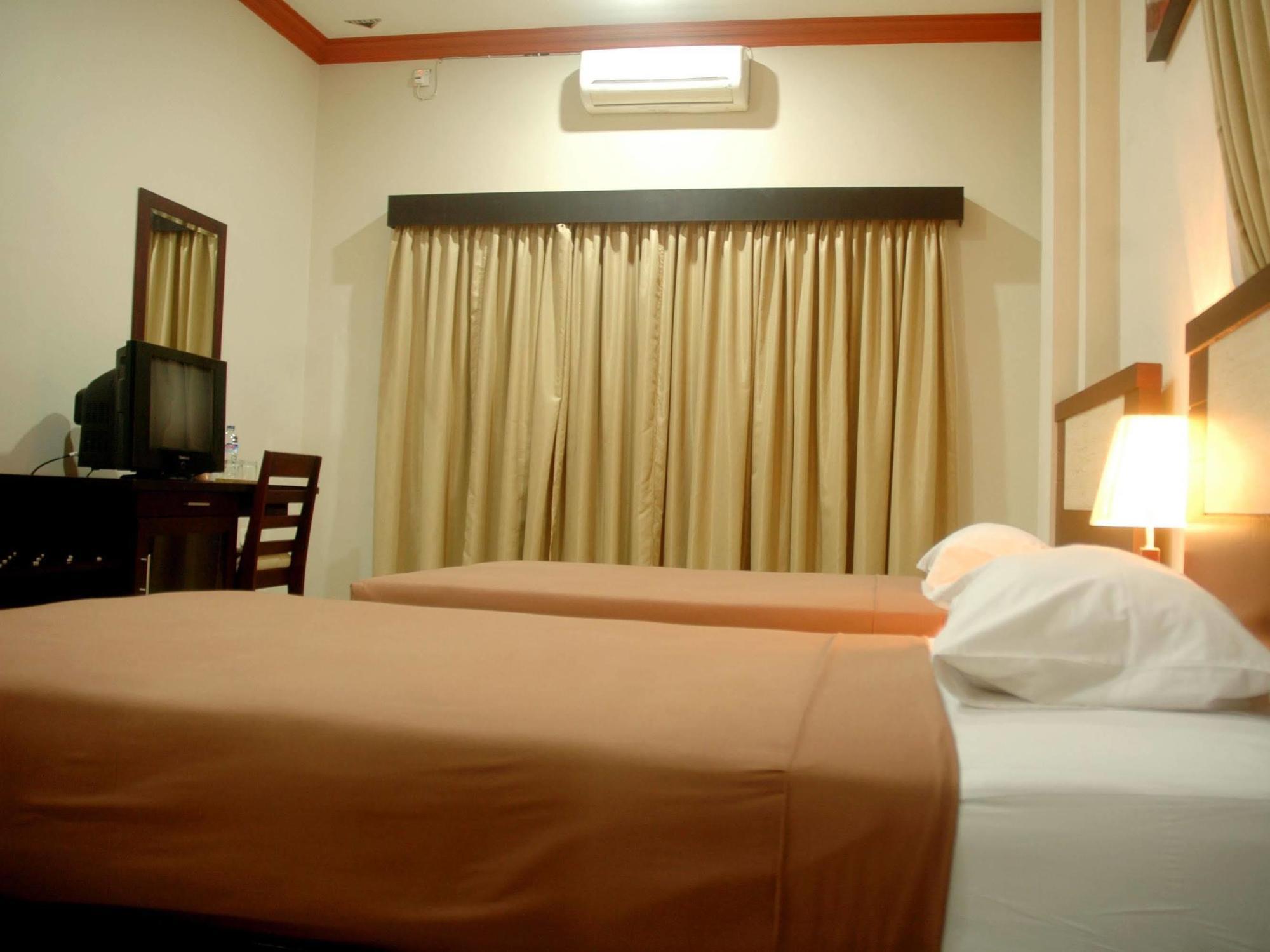 Hotel Beril Nur Makassar Luaran gambar